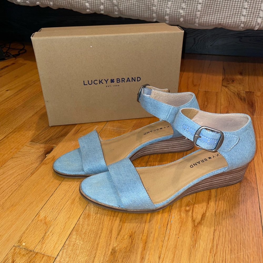 💜OFFERS💜 - Lucky Brand sandals!